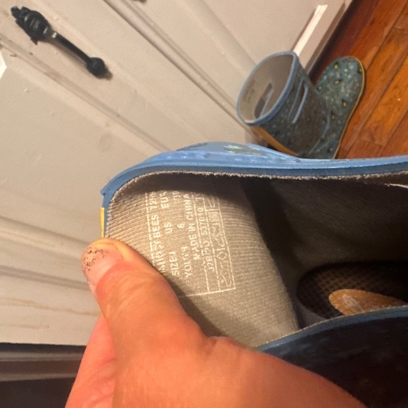 Bogs Bumble bee print rain boots insulated youth size 6 - Picture 4 of 5